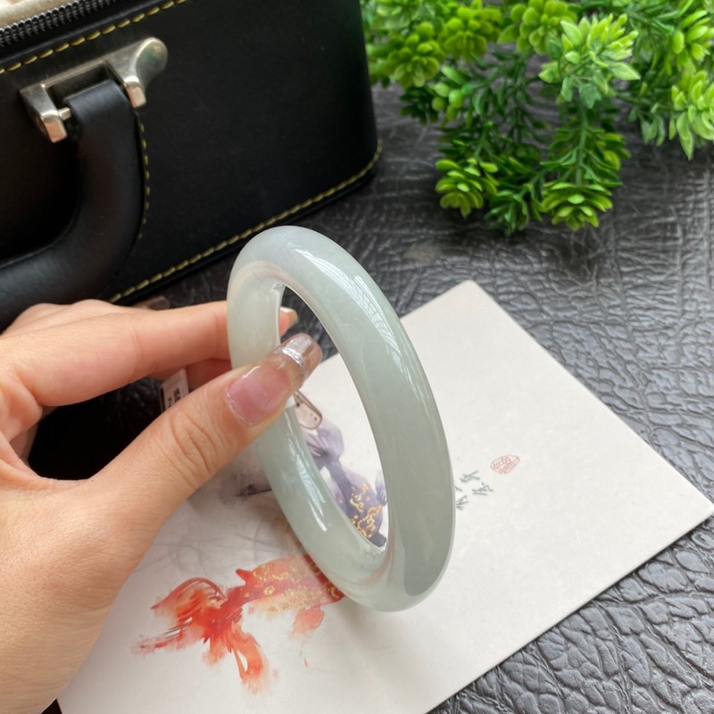 Gelang wanita Myanmar, batu gi - Lighting ulasan dan harga